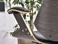 Designerski fotel do biura FRANK dąb palony-czarny - oryginalna bryła