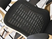 Nowoczesny czarny fotel mesh ze złotymi dodatkami RIND - wygodne oparcie